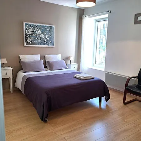 Privee Independante Dans Maison Bed & Breakfast Neffies