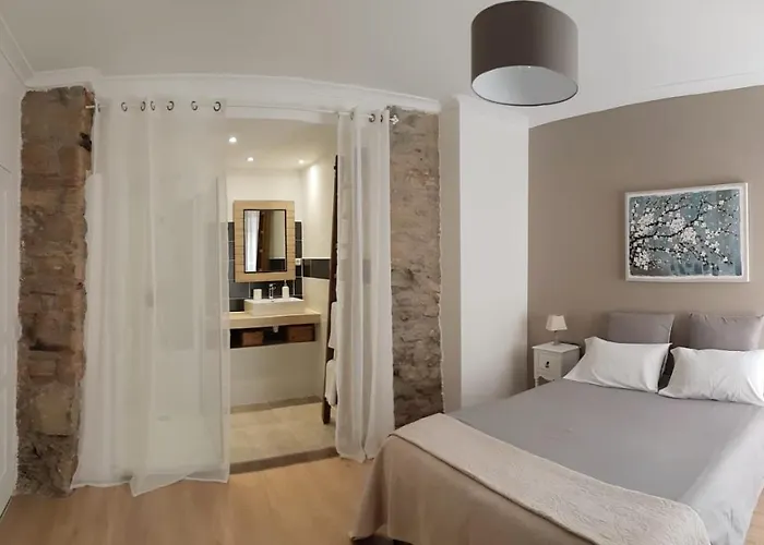 Privée Indépendante Dans Maison Couette-café Neffies